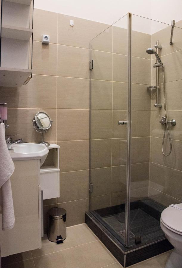 Apartman Parliament Side Escape With Complimentary Parking